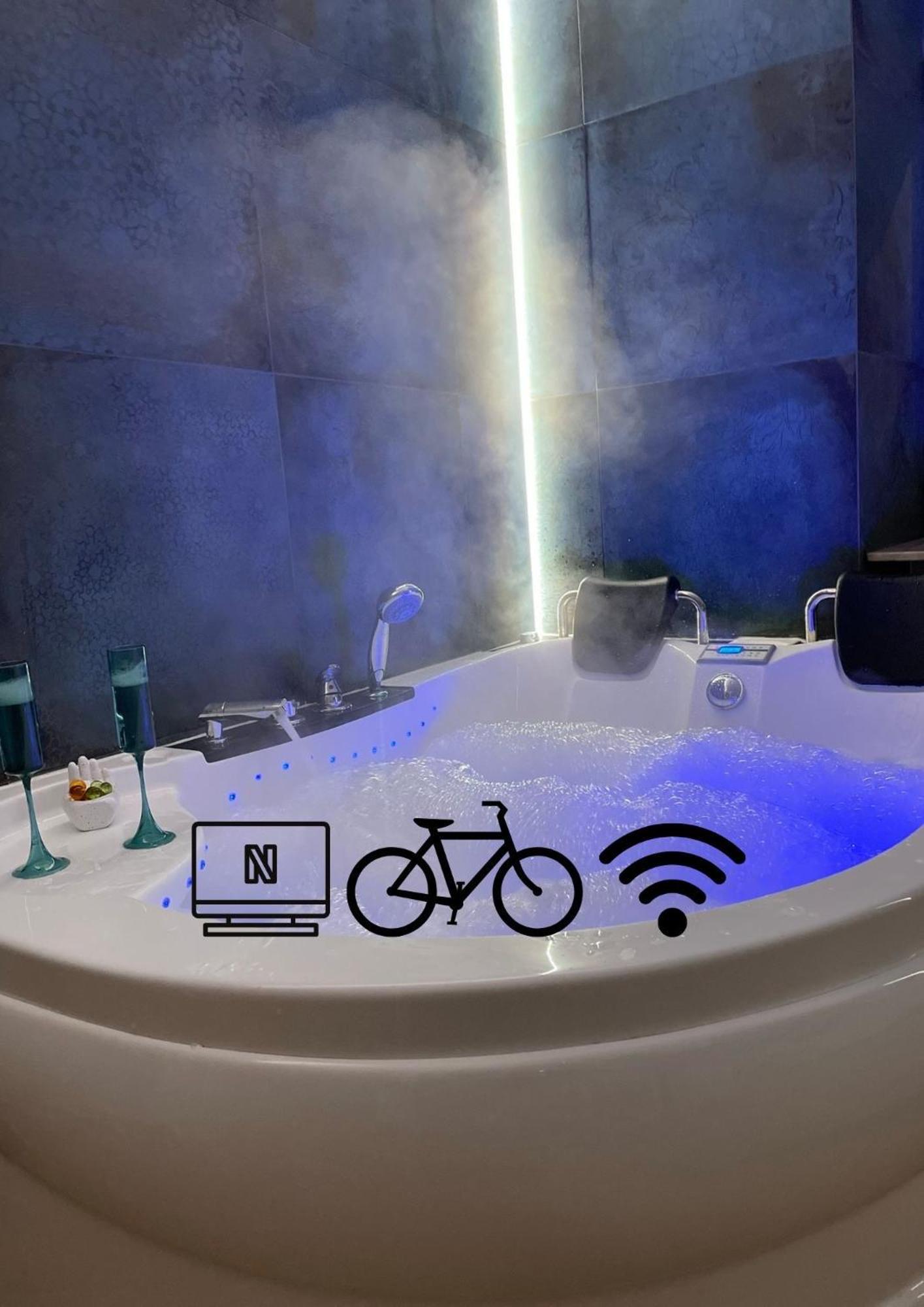Jacuzzi&bike Apartment, Apartament *